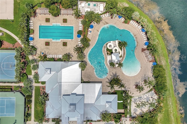 6219 Golden Nettle Dr, Apollo Beach, FL 33572 - bird's eye view of a pool