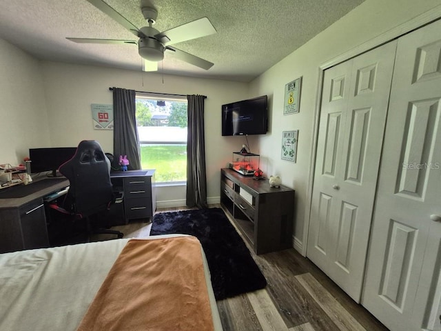 15917 Mercott Ct, Clermont, FL 34714 - office with dark wood-style flooring, a ceiling fan, and a textured ceiling