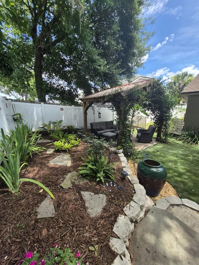 15917 Mercott Ct, Clermont, FL 34714 - fenced backyard with outdoor lounge area and a patio area