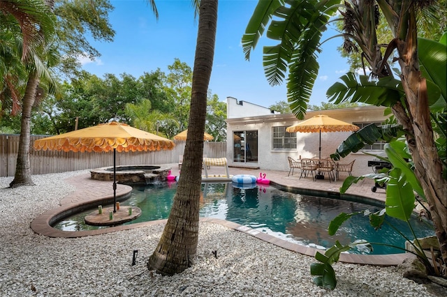 522 31st St W, Bradenton, FL 34205 - view of pool with a fenced backyard, a patio, and a pool with connected hot tub