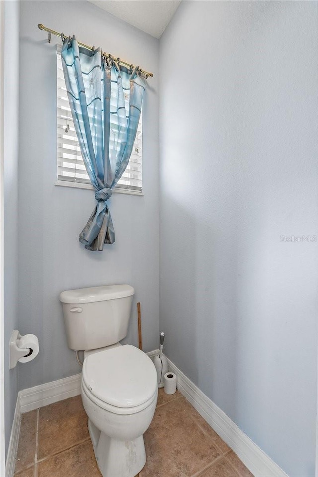 4013 Greystone Dr, Clermont, FL 34711 - bathroom with tile patterned flooring