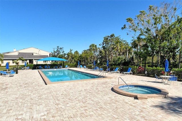 2103 Harbourside Dr Unit 1102, Longboat Key, FL 34228 - community pool featuring a community hot tub and a patio