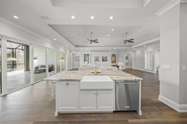 5569 Cape Leyte Dr, Sarasota, FL 34242 - kitchen featuring a tray ceiling, open floor plan, a ceiling fan, an island with sink, and dark wood finished floors
