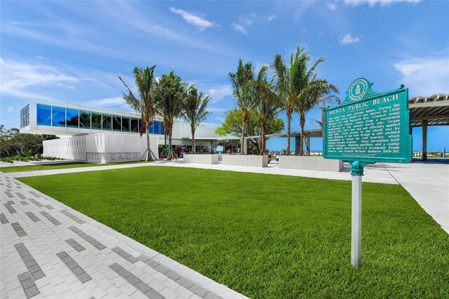 5569 Cape Leyte Dr, Sarasota, FL 34242 - surrounding community featuring a yard
