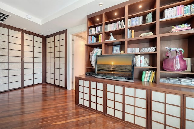 990 Blvd Of The Arts Unit 801, Sarasota, FL 34236 - unfurnished office featuring wood finished floors and recessed lighting