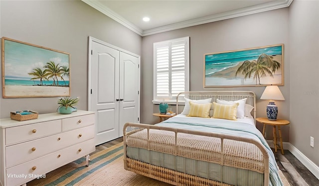 7364 47th Avenue Cir E, Bradenton, FL 34203 - bedroom featuring crown molding, wood finished floors, a closet, and recessed lighting