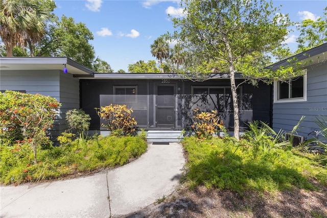2850 Bon Air Ave, Sarasota, FL 34234 - property entrance