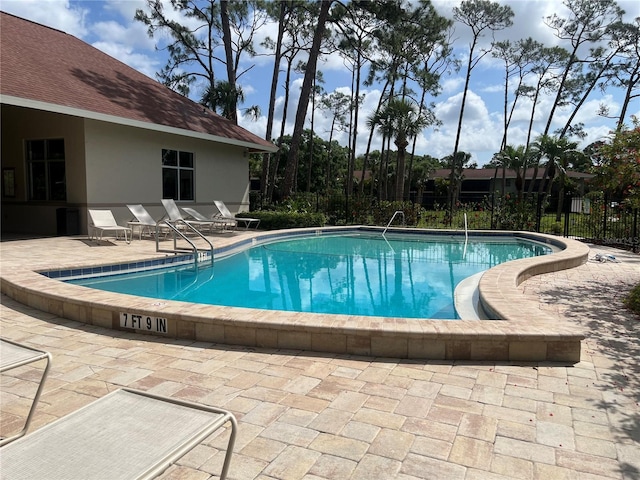 900 La Costa Cir Unit 4, Sarasota, FL 34237 - community pool with a patio