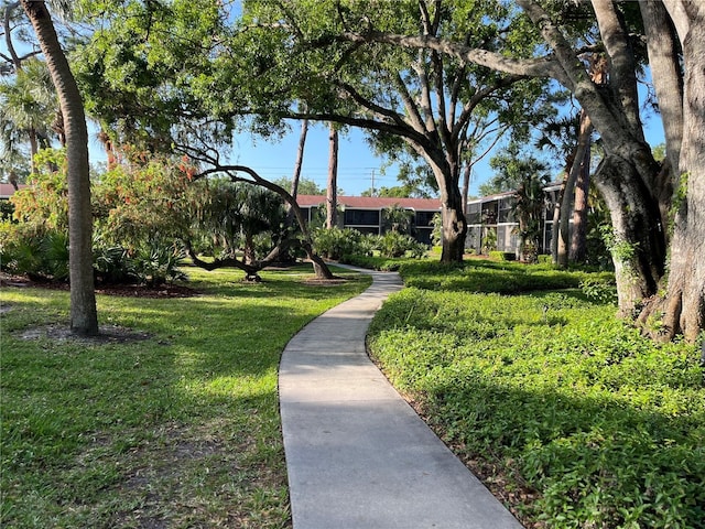 900 La Costa Cir Unit 4, Sarasota, FL 34237 - surrounding community featuring a lawn