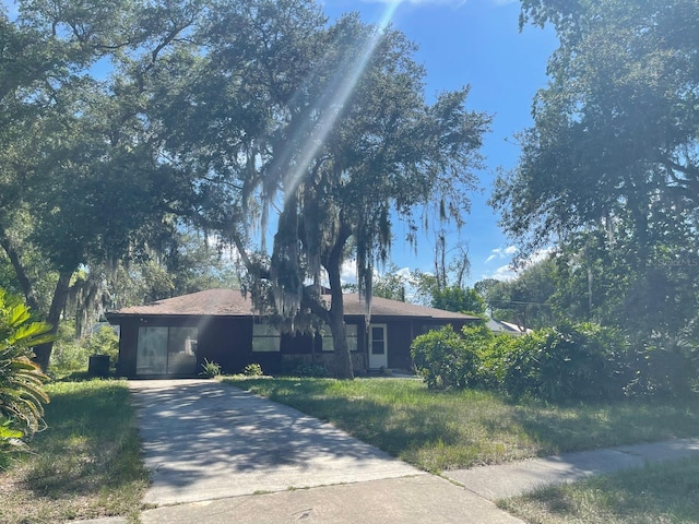 507 Cloudcroft Dr, Deltona, FL 32738 - ranch-style home with driveway and an attached carport