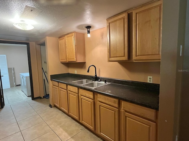 507 Cloudcroft Dr, Deltona, FL 32738 - kitchen with dark countertops, separate washer and dryer, light tile patterned floors, and a textured ceiling