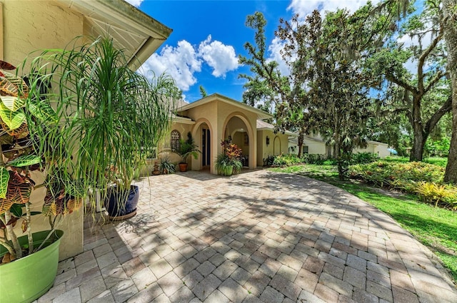 3217 Oak Grove Dr, Sarasota, FL 34243 - view of front of house featuring stucco siding