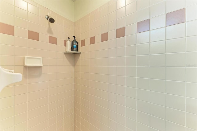 3217 Oak Grove Dr, Sarasota, FL 34243 - bathroom view of tiled shower