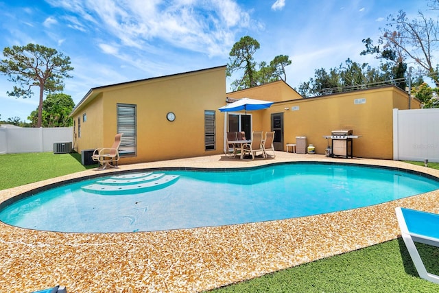 2315 Riverwood Pines Dr, Sarasota, FL 34231 - view of pool featuring area for grilling and a patio area