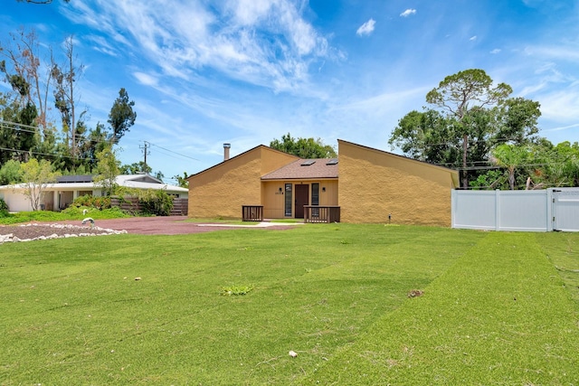 2315 Riverwood Pines Dr, Sarasota, FL 34231 - rear view of property featuring stucco siding
