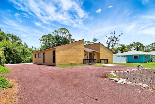 2315 Riverwood Pines Dr, Sarasota, FL 34231 - view of front of home with stucco siding and driveway