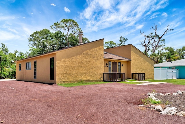2315 Riverwood Pines Dr, Sarasota, FL 34231 - rear view of house with stucco siding