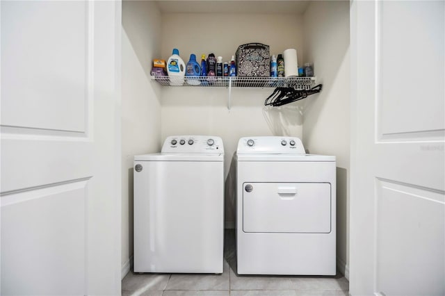 8979 Milestone Dr, Sarasota, FL 34238 - laundry area featuring washing machine and dryer and light tile patterned floors