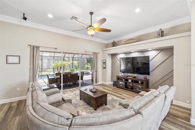 8840 Brookfield Ter, Bradenton, FL 34212 - living area featuring a ceiling fan, crown molding, wood finished floors, and recessed lighting