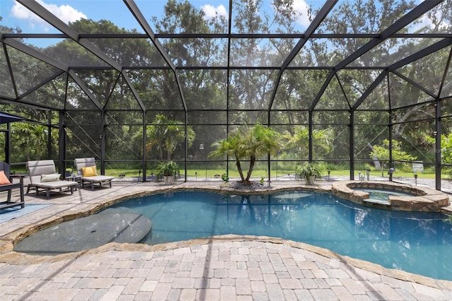 8840 Brookfield Ter, Bradenton, FL 34212 - view of swimming pool featuring a pool with connected hot tub, a patio area, and a lanai
