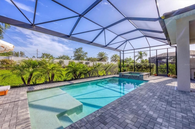 8209 Redonda Loop, Lakewood Ranch, FL 34202 - view of swimming pool featuring a patio, a pool with connected hot tub, and glass enclosure