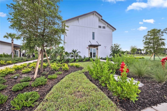 17209 Barnwood Pl, Bradenton, FL 34211 - view of front facade featuring board and batten siding