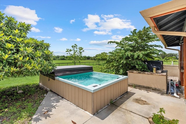 6805 225th St E, Bradenton, FL 34211 - view of swimming pool with a hot tub and a patio area