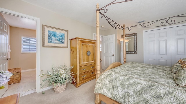 7915 Kavanagh Ct, Sarasota, FL 34240 - bedroom with a closet, carpet, and a textured ceiling