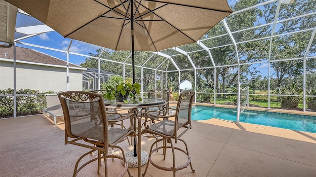 7915 Kavanagh Ct, Sarasota, FL 34240 - swimming pool featuring a patio area and a lanai