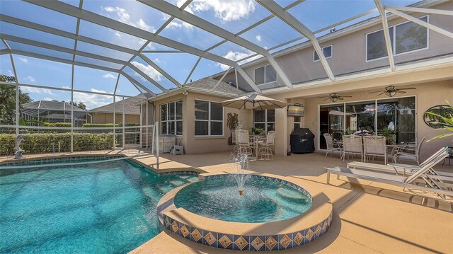 7915 Kavanagh Ct, Sarasota, FL 34240 - view of swimming pool featuring a pool with connected hot tub, a patio area, ceiling fan, outdoor dining area, and glass enclosure