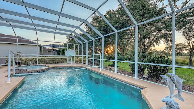 7915 Kavanagh Ct, Sarasota, FL 34240 - pool at dusk with a lanai, a pool with connected hot tub, and a patio area