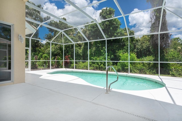 4374 Mirabella Cir, Bradenton, FL 34210 - swimming pool featuring a patio, a lanai, and view of wooded area