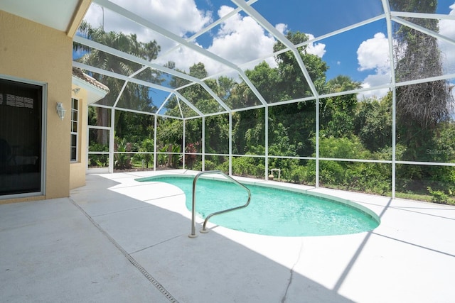 4374 Mirabella Cir, Bradenton, FL 34210 - outdoor pool featuring a patio and glass enclosure