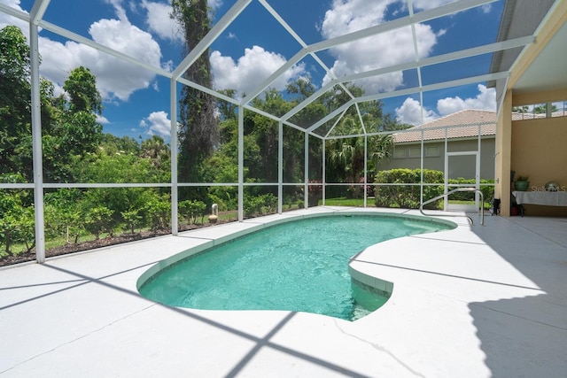 4374 Mirabella Cir, Bradenton, FL 34210 - swimming pool with a patio area and a lanai