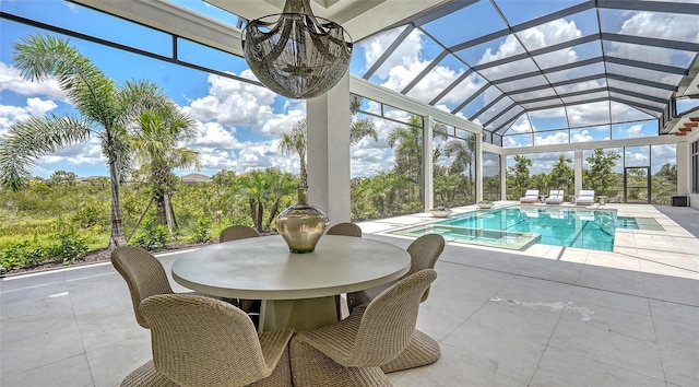 15315 Anchorage Pl, Lakewood Ranch, FL 34202 - view of swimming pool with a patio, a ceiling fan, a pool with connected hot tub, and glass enclosure