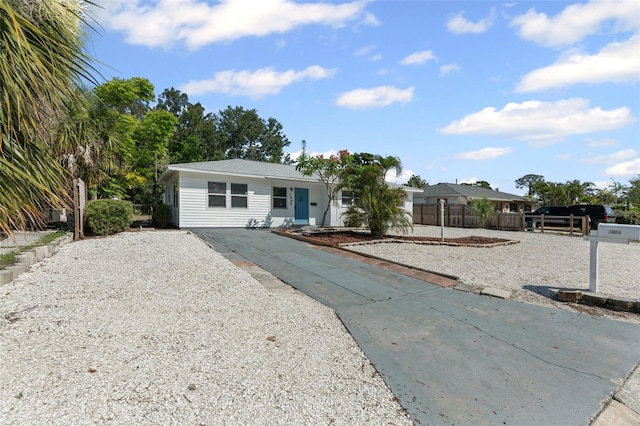 1404 Dartmouth Dr, Bradenton, FL 34207 - ranch-style house with gravel driveway