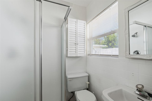 1404 Dartmouth Dr, Bradenton, FL 34207 - full bath with a shower stall, tile walls, and backsplash
