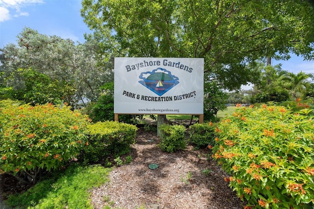 1404 Dartmouth Dr, Bradenton, FL 34207 - exterior view