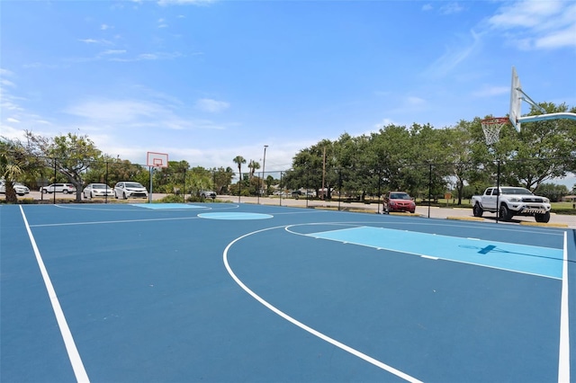 1404 Dartmouth Dr, Bradenton, FL 34207 - view of sport court with community basketball court