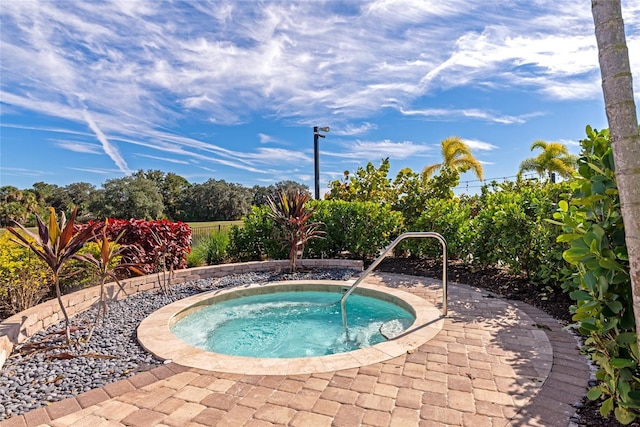 5364 Salcano St, Sarasota, FL 34238 - view of swimming pool featuring an in-ground hot tub