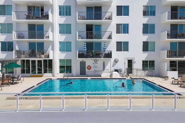 101 S Gulfstream Ave Unit 15C, Sarasota, FL 34236 - community pool with a patio
