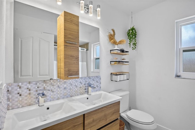 2761 Feiffer Cir, Sarasota, FL 34235 - bathroom with tasteful backsplash, double vanity, and a shower with curtain