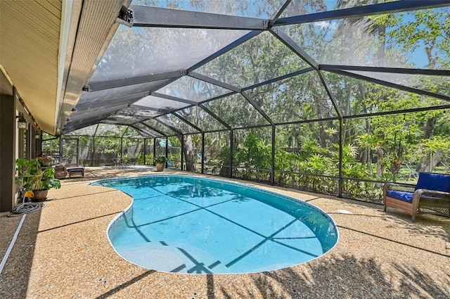 1509 Shadow Ridge Cir, Sarasota, FL 34240 - swimming pool with a patio area and a lanai