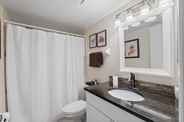 2415 Bayshore Gardens Pkwy Unit 2, Bradenton, FL 34207 - full bathroom with vanity and a shower with curtain