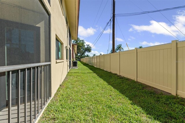 2415 Bayshore Gardens Pkwy Unit 2, Bradenton, FL 34207 - view of yard
