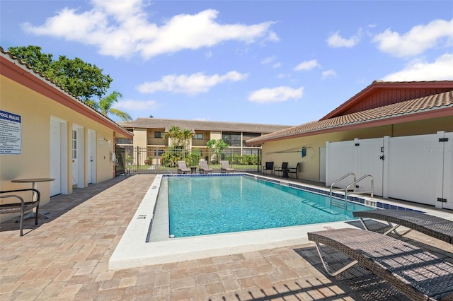 2415 Bayshore Gardens Pkwy Unit 2, Bradenton, FL 34207 - community pool featuring a patio area