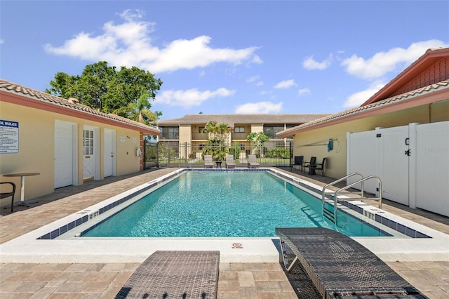 2415 Bayshore Gardens Pkwy Unit 2, Bradenton, FL 34207 - community pool featuring a patio area