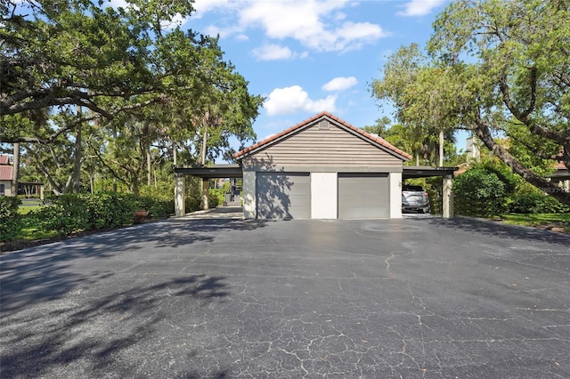 4333 Trails Dr Unit 10-1, Sarasota, FL 34232 - garage featuring asphalt driveway and a detached garage