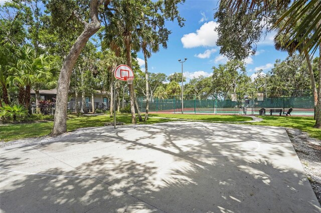 4333 Trails Dr Unit 10-1, Sarasota, FL 34232 - view of basketball court with a tennis court and community basketball court