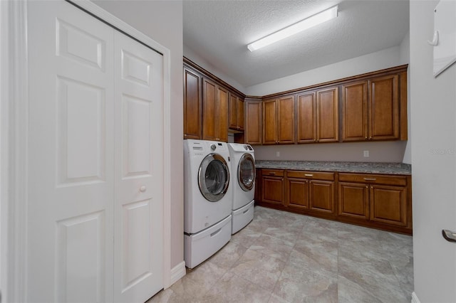 14901 17th Ave E, Bradenton, FL 34212 - laundry room featuring cabinet space, independent washer and dryer, and a textured ceiling